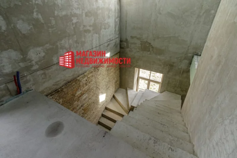 У гістарычным цэнтры Гродна прадаюць вялізную кватэру з вінным склепам - за $266 500