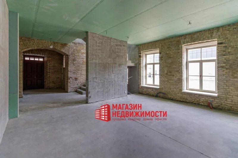 У гістарычным цэнтры Гродна прадаюць вялізную кватэру з вінным склепам - за $266 500