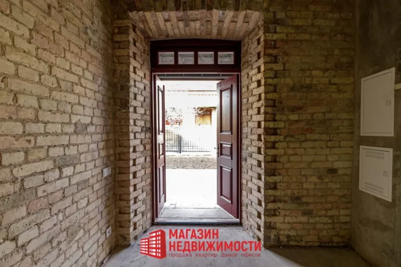 У гістарычным цэнтры Гродна прадаюць вялізную кватэру з вінным склепам - за $266 500