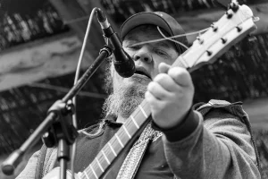 “Нашы песні зубастыя толькі ў Беларусі”. Стас Пачобут з Deviation расказаў пра новы гурт, дзяцей і тры месяцы арышту Стас Пачобут на канцэрце.