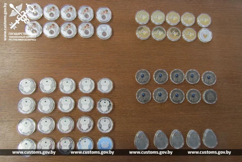 На мяжы выявілі 540 манет Трэцяга рэйху са свастыкай. Што пагражае кіроўцы