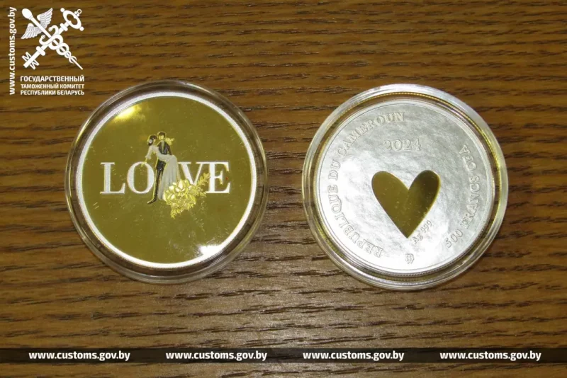 На мяжы выявілі 540 манет Трэцяга рэйху са свастыкай. Што пагражае кіроўцы