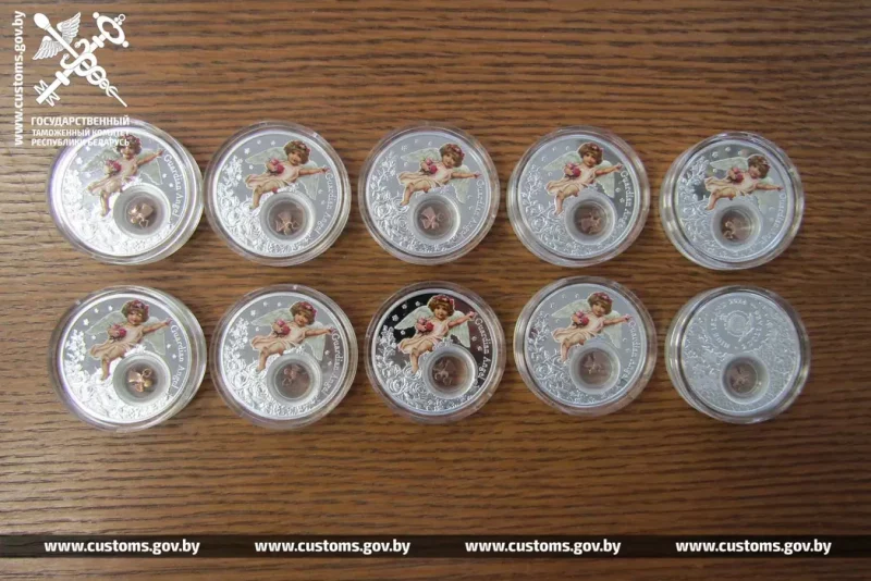 На мяжы выявілі 540 манет Трэцяга рэйху са свастыкай. Што пагражае кіроўцы