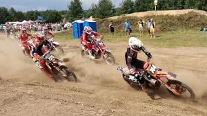 Пад Гроднам лёталі матацыклы: Кубак Беларусі па мотакросе прайшоў у Караліно Мотакрос Гродна Караліно Кубак Беларусі