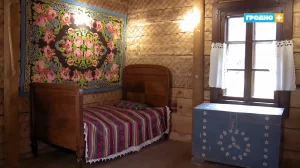 У Гродна вярнулася гістарычная копія страчанай Каложскай іконы. Яе прывезлі з Германіі Экспазіцыя ў музеі "Старая хатка" ў гродзенскім лямусе. Скрыншоты Hrodna.life з відэа канала "Гродна Плюс"