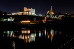 У драмтэатры Гродна 4 гады няма галоўнага рэжысёра. Чаму стала складана знайсці работнікаў культуры? Драмтэатр. Фота: pixabay.com/snibl111