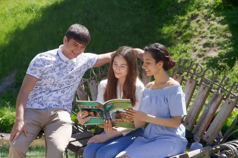 Студэнты моўных школаў ГрДУ. Фота: facebook.com/rls.grsu.by