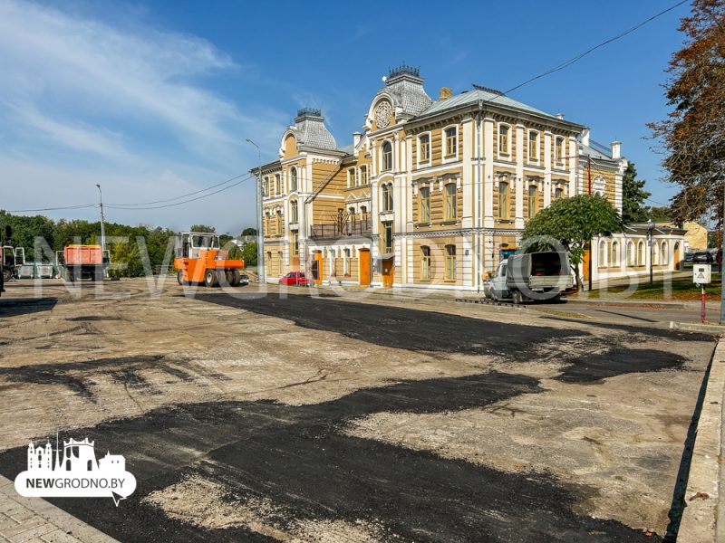 У Гродне пачалі рамантаваць галоўную турыстычную паркоўку Рамонтныя работы на стаянцы на вуліцы Вялікай Траецкай. Фота: NewGrodno.by