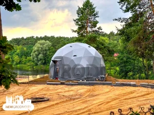 У Пышках ля Нёмана з'явіліся "касмічныя сферы". Што гэта такое? Жылы домік будучага гасцінічнага комплексу ў Пышках. Фота: NewGrodna.by