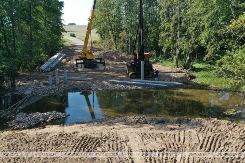 Мост пад Гроднам, які змыла летам, аднаўляюць. У канструкцыі ўлічаць змену клімату Месца новага маста праз Лашанку