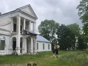 На аўкцыён выставілі сядзібу Чачотаў-Бохвіцаў у Падароску. Яе забралі ў мецэната Тэрыторыя Маёнтка Падароск да таго, як яго забралі ва ўласніка.