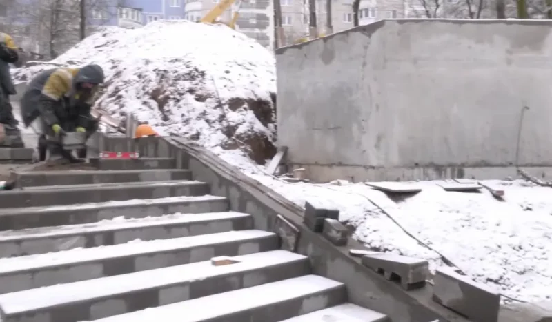 У Гродне з'явіўся адзіны ў горадзе крыты мост. Яго адкрыюць у канцы студзеня