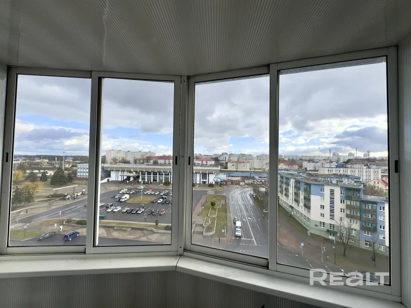 Нерухомасць тыдня: прадаецца кватэра ў доме для савецкай эліты з відам на паўгорада Кватэра ў доме для эліты на Ажэшкі, 42. Крыніца: realt.by