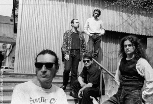 “Магчыма, будзе і новы матэрыял”. Вакаліст гурта Ulis Слава Корань расказаў, як эміграцыя не дае яму пісаць Чальцы гурта Ulis, 29.04.1993г. (Слава Корань справа) Фотаархіў са старонкі фатографа Уладзіміра Парфянка ў Facebook