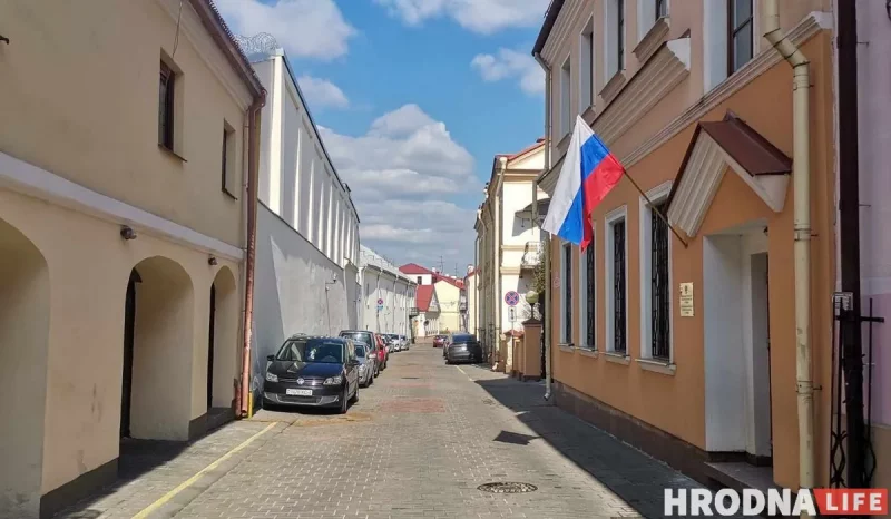 “Гэта правакацыя”. Польшча пракаментавала адкрыццё расійскага консульства ў канфіскаванай польскай школе ў Гродне Rosyjski konsulat w dawnej polskiej szkole w Grodnie - Polskiej Macierzy Szkolnej. Консульства Расіі ў Гродне ў былым будынку Польскай Мацежы Школьнай. Фота: Hrodna.life