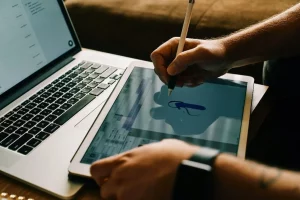 Праца ў рэкламе. Фота ConvertKit на Unsplash