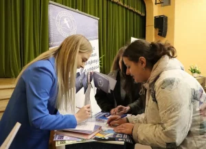 Моладзевы кірмаш вакансій у Свіслачы. Крыніца: trudgrodno.gov.by