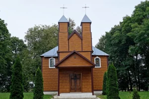 У Гродзенскім раёне помнік драўлянага дойлідства абшылі сайдынгам з імітацыяй драўніны У Гродзенскім раёне помнік драўлянага дойлідства абшылі сайдынгам з імітацыяй драўніны