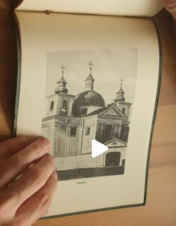 Адрэдагаваная версія фота ў берлінскім альбоме 1915 года