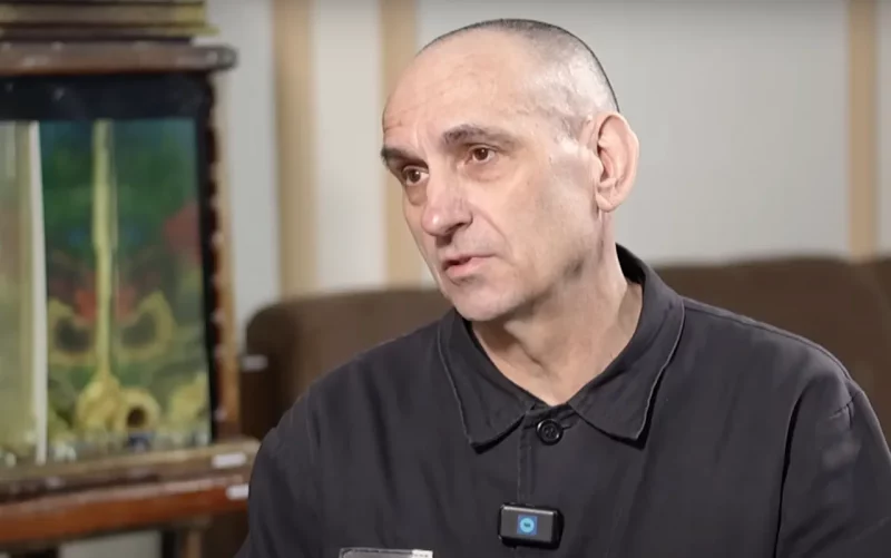 Ежы Жывалеўскі ў час інтэрв'ю для прапагандыстаў беларускага тэлебачання