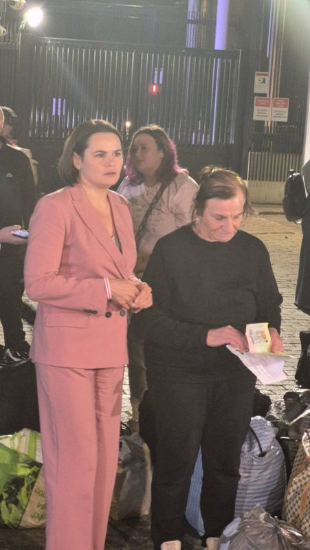 У Вільні сустракаюць Паўла Мажэйку і іншых вызваленых 11 верасня палітзняволеных (абноўлена)