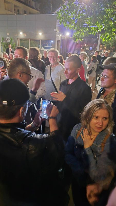 У Вільні сустракаюць Паўла Мажэйку і іншых вызваленых 11 верасня палітзняволеных (абноўлена)