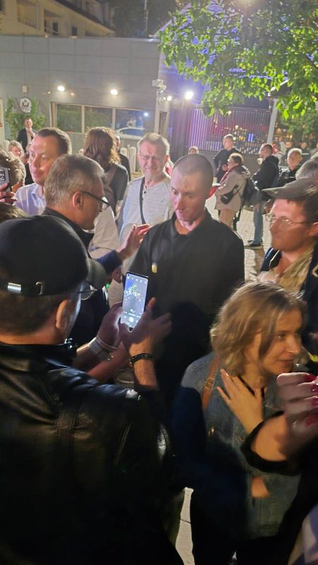 У Вільні сустракаюць Паўла Мажэйку і іншых вызваленых 11 верасня палітзняволеных (абноўлена)