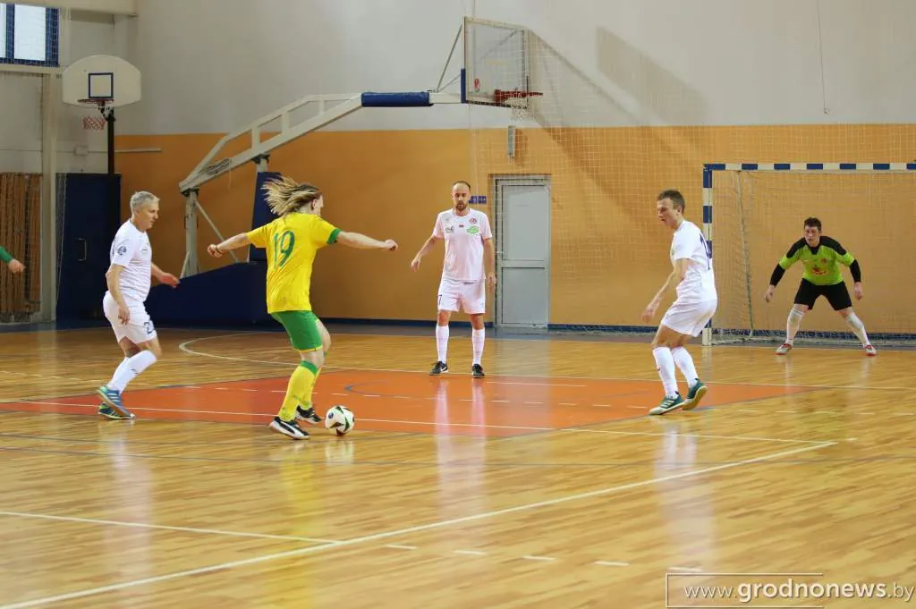 Дмитрий Коваленок во время матча команды Юрия Караева с командой Лидского района. Фото: grodnonews.by