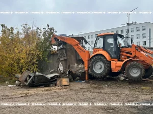 У Гродне зносяць аварыйныя гаражы на вуліцы Гаспадарчай: што будзе на іх месцы? Снос гаражей на улице Гаспадарчей в Гродно