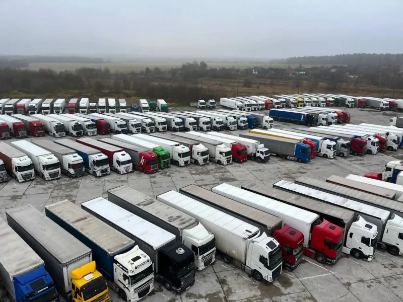 У Беларусі захраслі больш за 1200 літоўскіх фур, частка з іх “згубілася”. Што адбываецца з “грузавым” крызісам дзвюх краін Литовские грузовики на границе