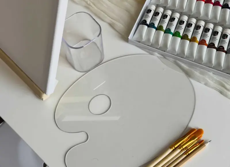Mona art studio.