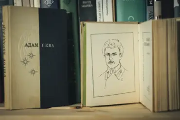 “Бацькаўшчыну” прадаюць за тры рублі. Колькі каштуюць кнігі беларускіх класікаў на “Куфары”, у кнігарні і за мяжой