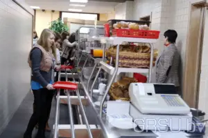 «А гораду праўда патрэбен яшчэ адзін рэстаран?» Гродзенцам не хапае сталовых у цэнтры горада У сталовай ГрДУ.