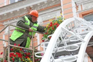 Улады вырашылі спытаць у гродзенцаў, ці пакідаць кветкавыя аркі на Савецкай Улады вырашылі спытаць у гродзенцаў, ці пакідаць кветкавыя аркі на Савецкай
