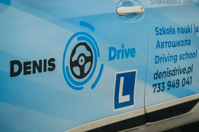 Аўтамабіль школы Denis Drive у Беластоку. Фота: Hrodna.life