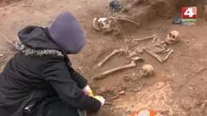 «Сітуацыя не самая папулярная». На знойдзеных у цэнтры Гродна могілках археолагі знайшлі пахаванне маці і дзіцяці раскопки Гродно