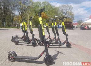 Электросамокаты в центре Гродно. Фото: Татьяна Сидляревич