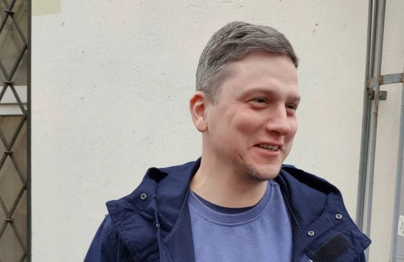 “Прыдумалі спосаб, як «зарабіць» на нас двойчы”. На гродзенскага журналіста і экс-палітвязня Паўла Мажэйку завялі новую крімінальную справу Павел Можейко после задержания в 2021 годзе. Фото: Hrodna.life