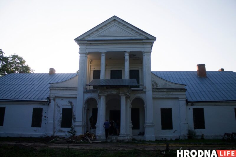 "Не такога пераўтварэння чакалі" Сядзіба Падароск, якую адабралі ў уладальнікаў, прыходзіць у заняпад