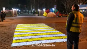 У Гродне на сямі вуліцах з'явяцца «зебры», якія свецяцца: дзе ўсталююць праектары зебра, проектор, пешеходный переход