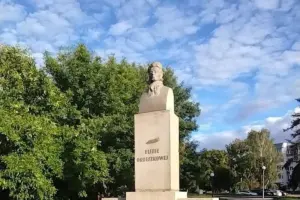 Ожешко памятник