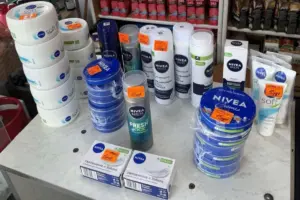 У Лідзе прадавалі забароненую касметыку Nivea — канфіскавалі 45 слоікаў і цюбікаў косметика Лида