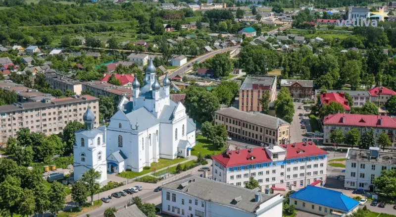 «Выканкам асвятляецца, а школа ў цемры». У Слоніме хочуць падсвятліць храмы, але жыхары просяць заняцца вуліцамі Слоним