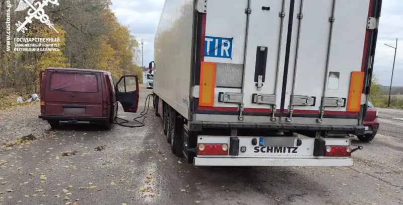 У КПП "Бераставіца" працавала нелегальная "запраўка" - яе абсталявалі ў грузавым фургоне